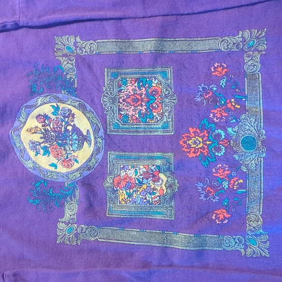 Vintage Sweatshirt - Picture 2 of 3